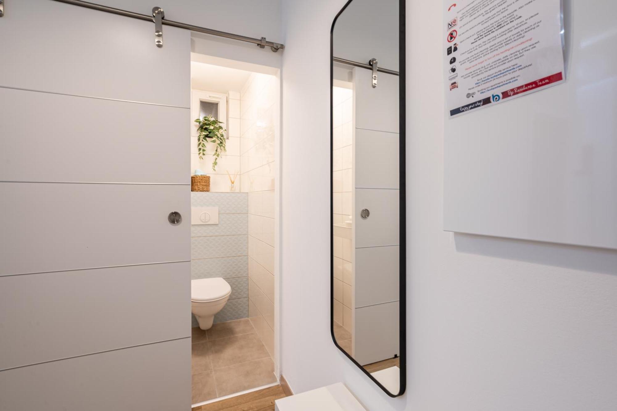 Kristi Tiptop In The Heart Of Apartamento